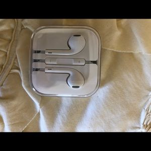 Apple ear phones new